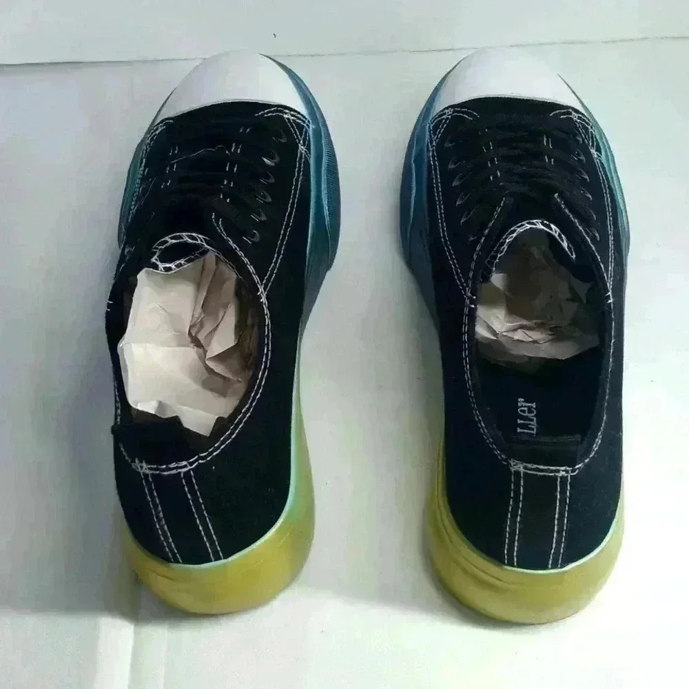 Olivia miller glitter sole low top sneaker